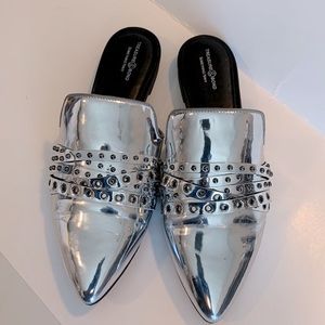 Treasure and Bond SZ 8 women’s slide